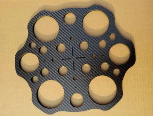 Düzensiz parçalar için özelleştirilmiş karbon elyaf levha